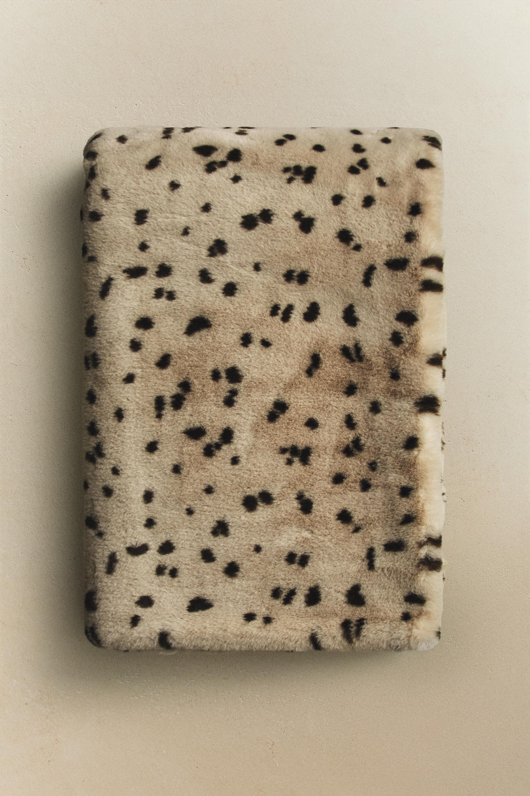 ANIMAL PRINT FAUX FUR BLANKET